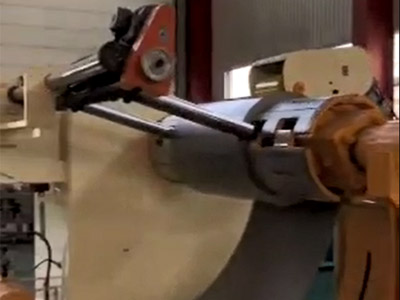 LNCF6-1600三机一体高配型精密型料架矫直送料机